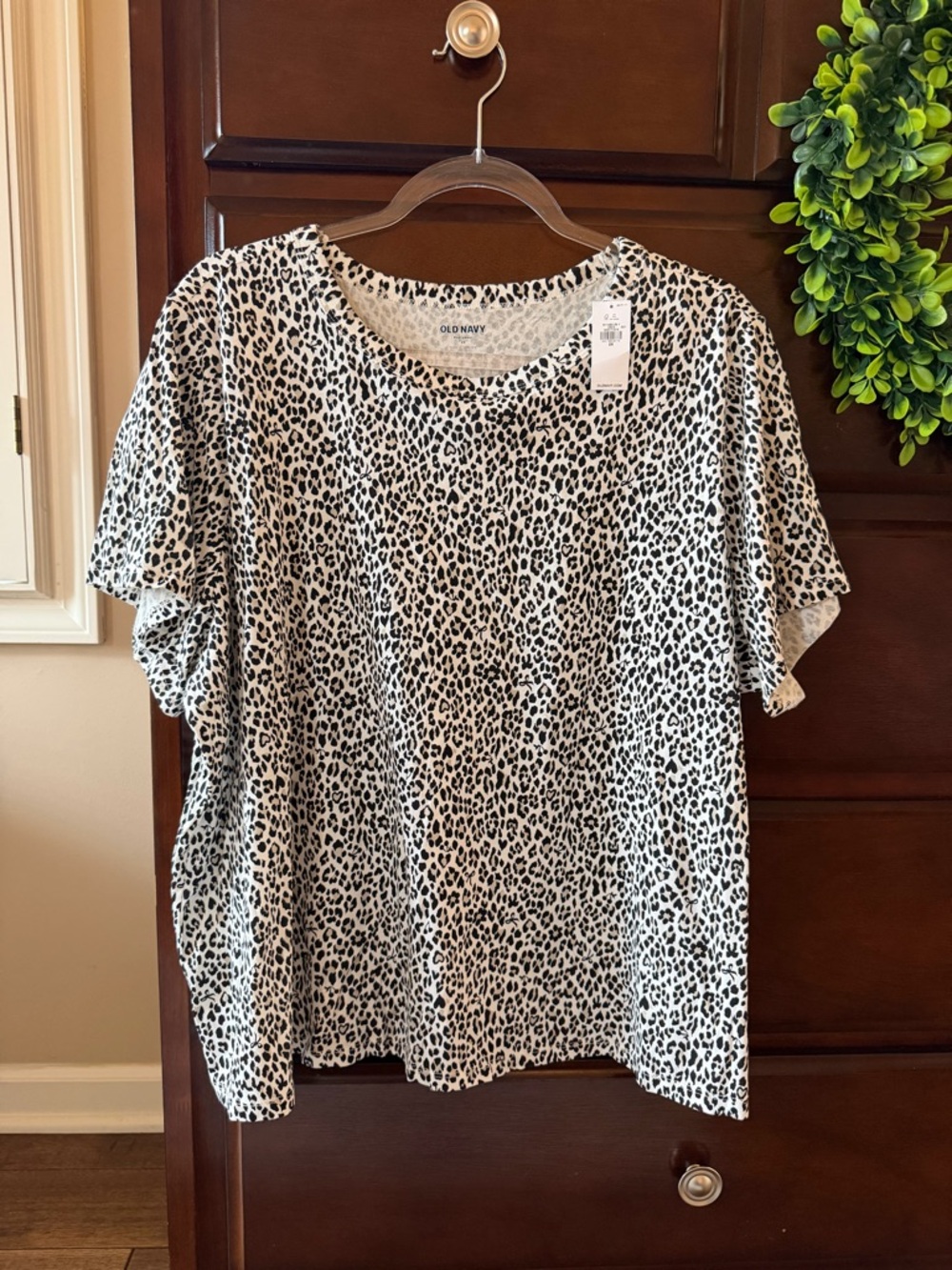 Old Navy Black and White Leopard Print Short Sleeve Tee